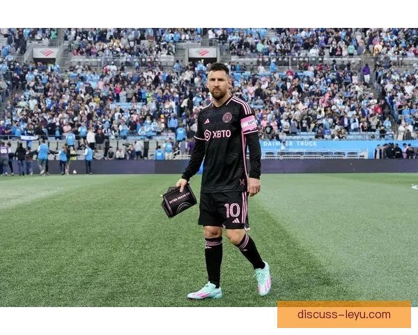 梅西加盟迈阿密国际后首次亮相 引发全球足球迷热议